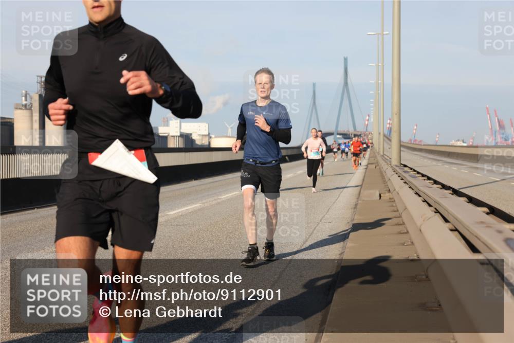 03.10.2025 - Köhlbrandbrückenlauf Lena Gebhardt http://msf.ph/oto/9112901 03.10.2025 09:42:35 Position 2  meine-sportfotos.de