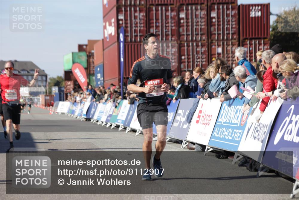 03.10.2025 - Köhlbrandbrückenlauf Jannik Wohlers http://msf.ph/oto/9112907 03.10.2025 13:01:07 Ziel 4039, 4069, 4140, 4177, 4407, 4425, 4512, 5779, 6614 meine-sportfotos.de