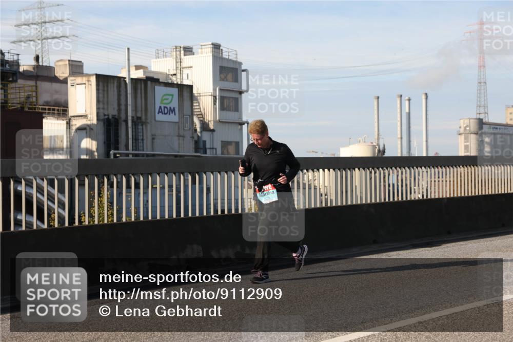 03.10.2025 - Köhlbrandbrückenlauf Lena Gebhardt http://msf.ph/oto/9112909 03.10.2025 10:16:36 Position 2  meine-sportfotos.de