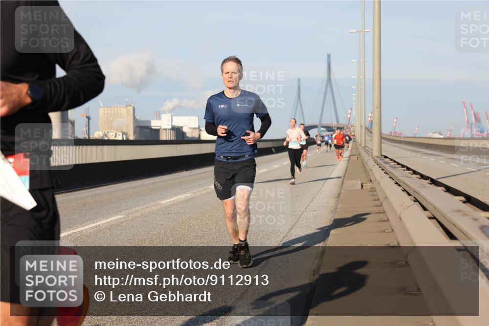 03.10.2025 - Köhlbrandbrückenlauf Lena Gebhardt http://msf.ph/oto/9112913 03.10.2025 09:42:35 Position 2 4000 meine-sportfotos.de