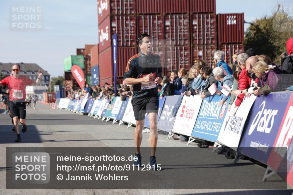 03.10.2025 - Köhlbrandbrückenlauf Jannik Wohlers http://msf.ph/oto/9112915 03.10.2025 13:01:07 Ziel 4039, 4069, 4140, 4177, 4407, 4425, 4512, 5779, 6614 meine-sportfotos.de