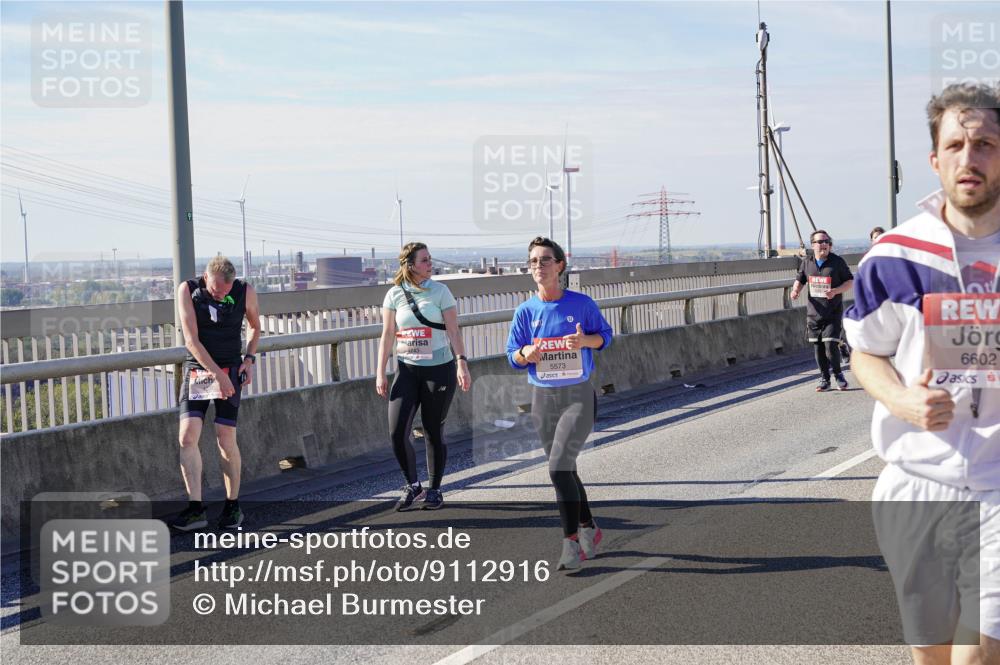 03.10.2025 - Köhlbrandbrückenlauf Michael Burmester http://msf.ph/oto/9112916 03.10.2025 12:54:50 Position 2 5573, 6602 meine-sportfotos.de