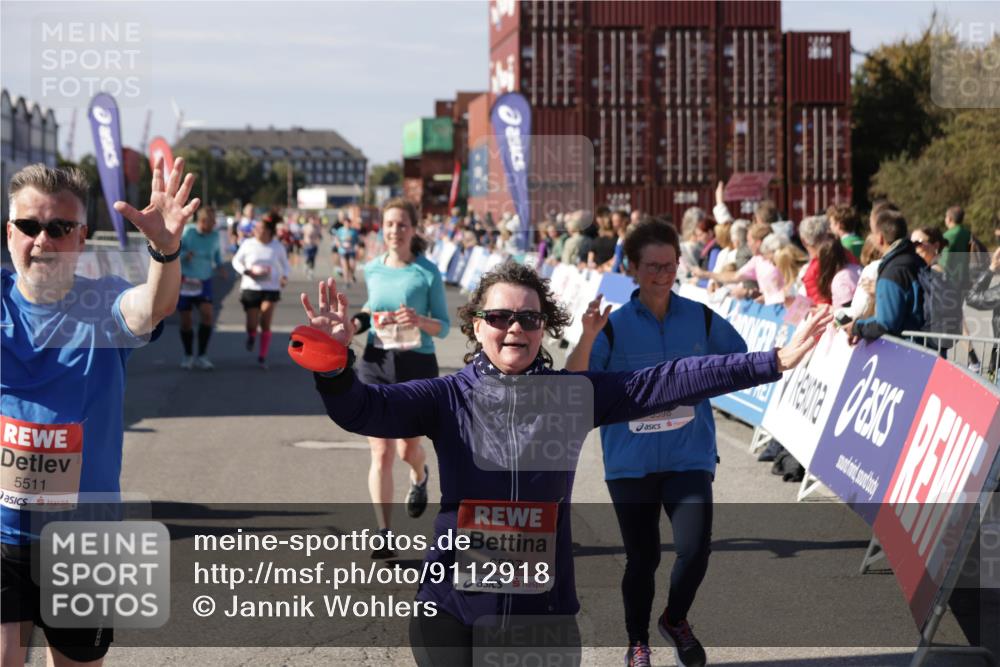 03.10.2025 - Köhlbrandbrückenlauf Jannik Wohlers http://msf.ph/oto/9112918 03.10.2025 13:31:29 Ziel 5030, 5065, 5171, 5222, 5425, 5511, 5518, 5519, 5598, 6597, 6731 meine-sportfotos.de