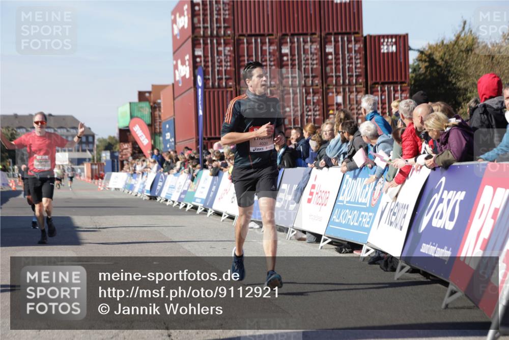03.10.2025 - Köhlbrandbrückenlauf Jannik Wohlers http://msf.ph/oto/9112921 03.10.2025 13:01:07 Ziel 4039, 4069, 4140, 4177, 4407, 4425, 4512, 5779, 6614 meine-sportfotos.de