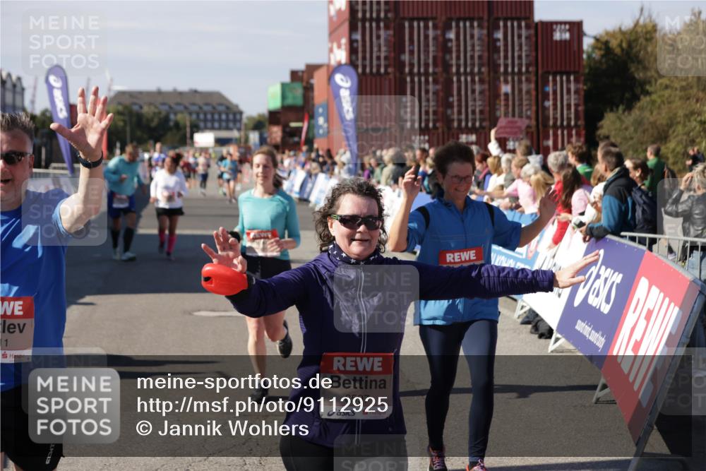 03.10.2025 - Köhlbrandbrückenlauf Jannik Wohlers http://msf.ph/oto/9112925 03.10.2025 13:31:29 Ziel 5030, 5065, 5171, 5222, 5425, 5511, 5518, 5519, 5598, 6597, 6731 meine-sportfotos.de