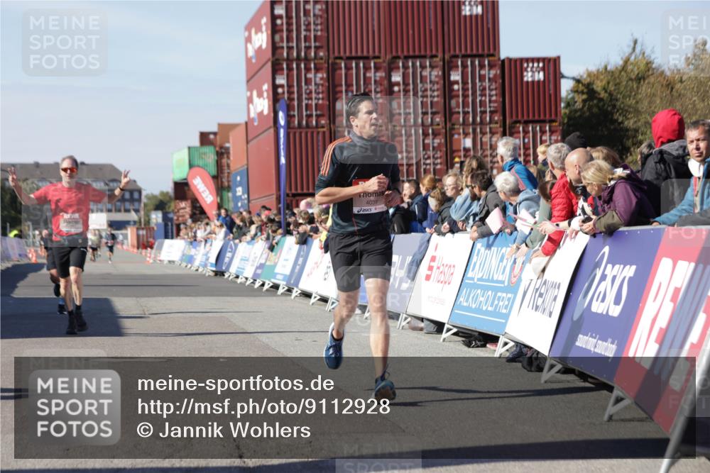 03.10.2025 - Köhlbrandbrückenlauf Jannik Wohlers http://msf.ph/oto/9112928 03.10.2025 13:01:07 Ziel 4039, 4069, 4140, 4177, 4407, 4425, 4512, 5779, 6614 meine-sportfotos.de