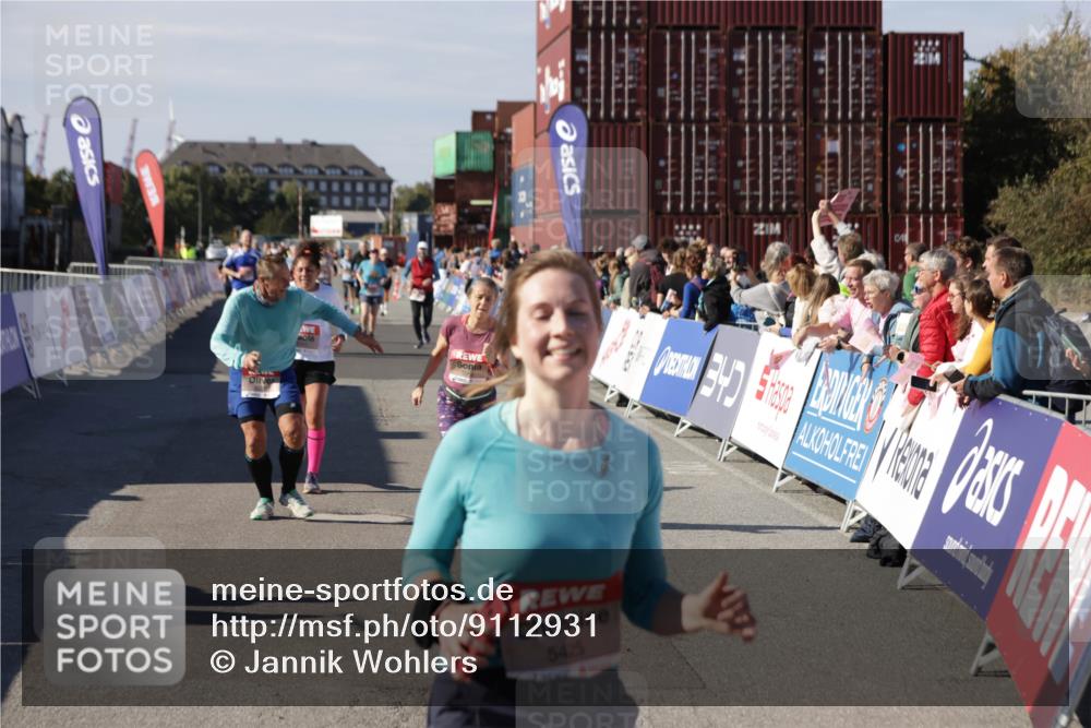 03.10.2025 - Köhlbrandbrückenlauf Jannik Wohlers http://msf.ph/oto/9112931 03.10.2025 13:31:31 Ziel 5065, 5171, 5222, 5425, 5511, 5518, 5519, 5598, 6597 meine-sportfotos.de