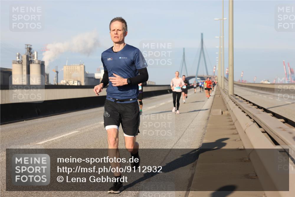 03.10.2025 - Köhlbrandbrückenlauf Lena Gebhardt http://msf.ph/oto/9112932 03.10.2025 09:42:36 Position 2  meine-sportfotos.de