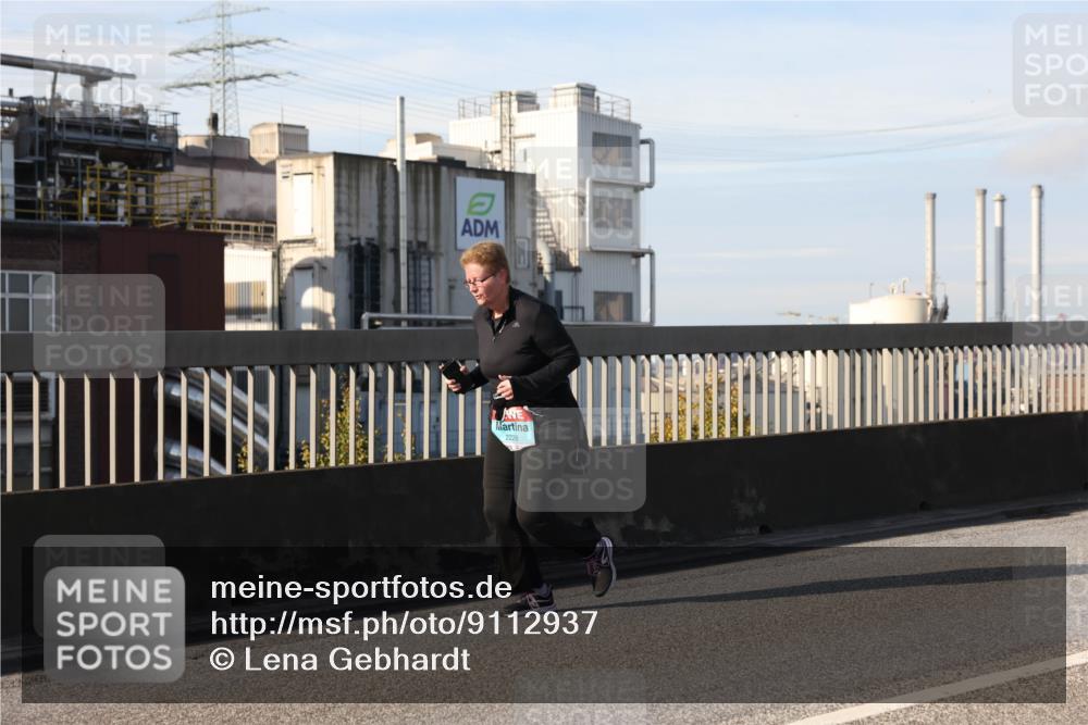03.10.2025 - Köhlbrandbrückenlauf Lena Gebhardt http://msf.ph/oto/9112937 03.10.2025 10:16:37 Position 2 2226 meine-sportfotos.de