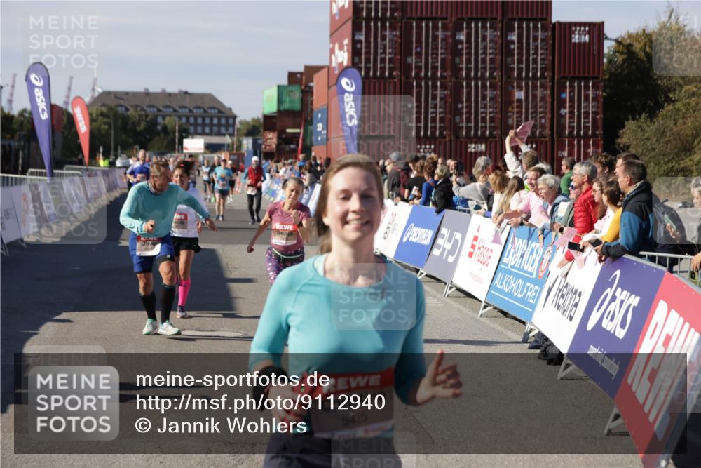 03.10.2025 - Köhlbrandbrückenlauf Jannik Wohlers http://msf.ph/oto/9112940 03.10.2025 13:31:31 Ziel 5065, 5171, 5222, 5425, 5511, 5518, 5519, 5598, 6597 meine-sportfotos.de