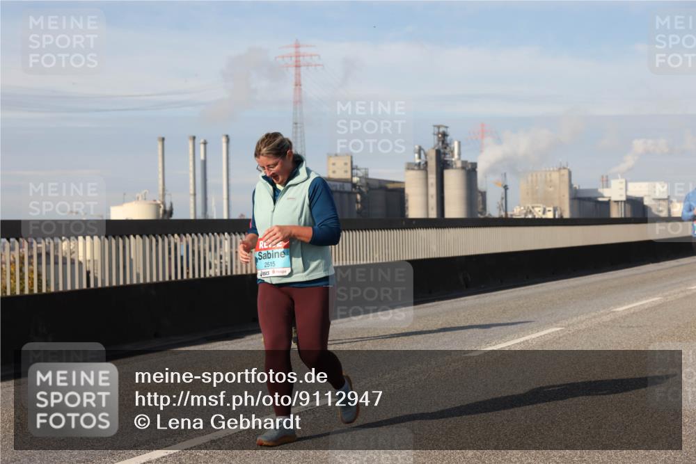 03.10.2025 - Köhlbrandbrückenlauf Lena Gebhardt http://msf.ph/oto/9112947 03.10.2025 10:16:46 Position 2 2515 meine-sportfotos.de