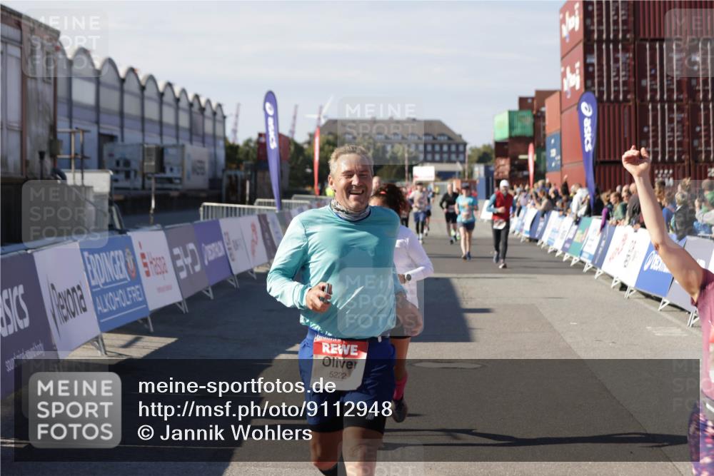 03.10.2025 - Köhlbrandbrückenlauf Jannik Wohlers http://msf.ph/oto/9112948 03.10.2025 13:31:33 Ziel 5065, 5171, 5222, 5425, 5511, 5518, 5519, 5598, 6597 meine-sportfotos.de