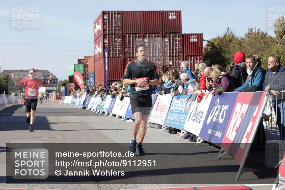 03.10.2025 - Köhlbrandbrückenlauf Jannik Wohlers http://msf.ph/oto/9112951 03.10.2025 13:01:07 Ziel 4039, 4069, 4140, 4177, 4407, 4425, 4512, 5779, 6614 meine-sportfotos.de