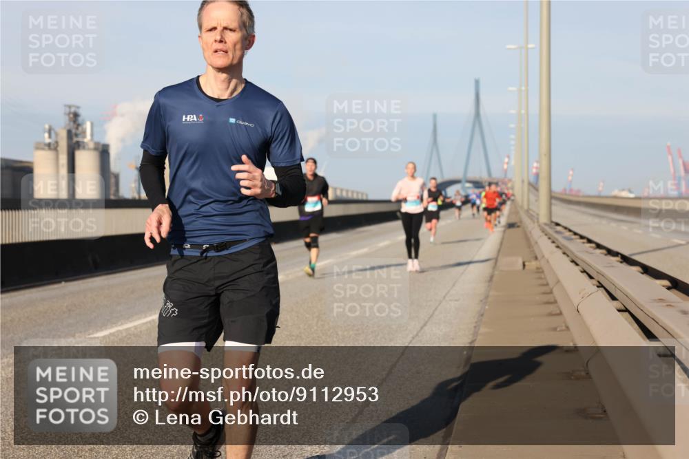 03.10.2025 - Köhlbrandbrückenlauf Lena Gebhardt http://msf.ph/oto/9112953 03.10.2025 09:42:36 Position 2  meine-sportfotos.de