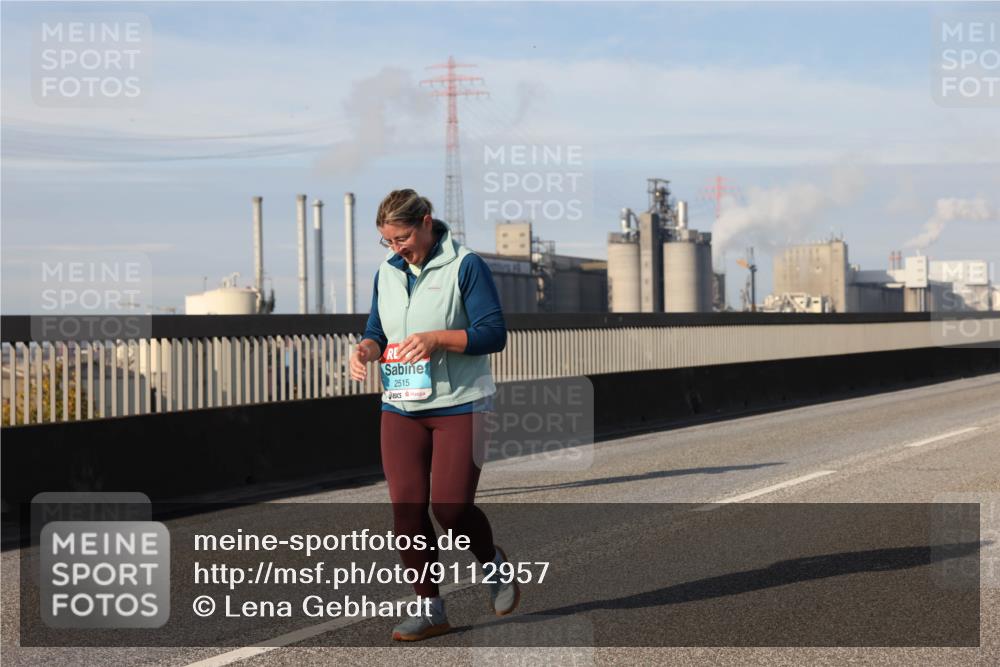 03.10.2025 - Köhlbrandbrückenlauf Lena Gebhardt http://msf.ph/oto/9112957 03.10.2025 10:16:46 Position 2 2515 meine-sportfotos.de