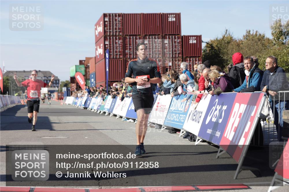03.10.2025 - Köhlbrandbrückenlauf Jannik Wohlers http://msf.ph/oto/9112958 03.10.2025 13:01:07 Ziel 4039, 4069, 4140, 4177, 4407, 4425, 4512, 5779, 6614 meine-sportfotos.de