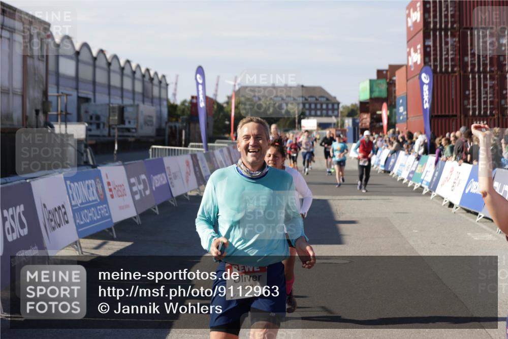 03.10.2025 - Köhlbrandbrückenlauf Jannik Wohlers http://msf.ph/oto/9112963 03.10.2025 13:31:34 Ziel 5065, 5171, 5222, 5425, 5511, 5518, 5519, 5598, 6072, 6597 meine-sportfotos.de
