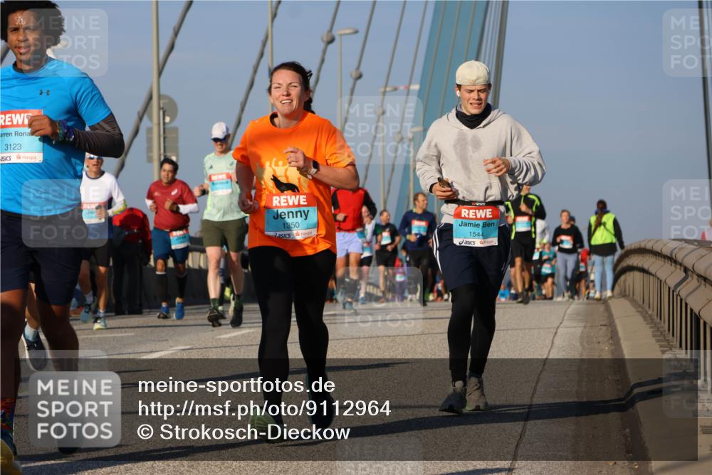 03.10.2025 - Köhlbrandbrückenlauf Strokosch-Dieckow http://msf.ph/oto/9112964 03.10.2025 09:46:47 Position 2 3123, 1350, 1544 meine-sportfotos.de