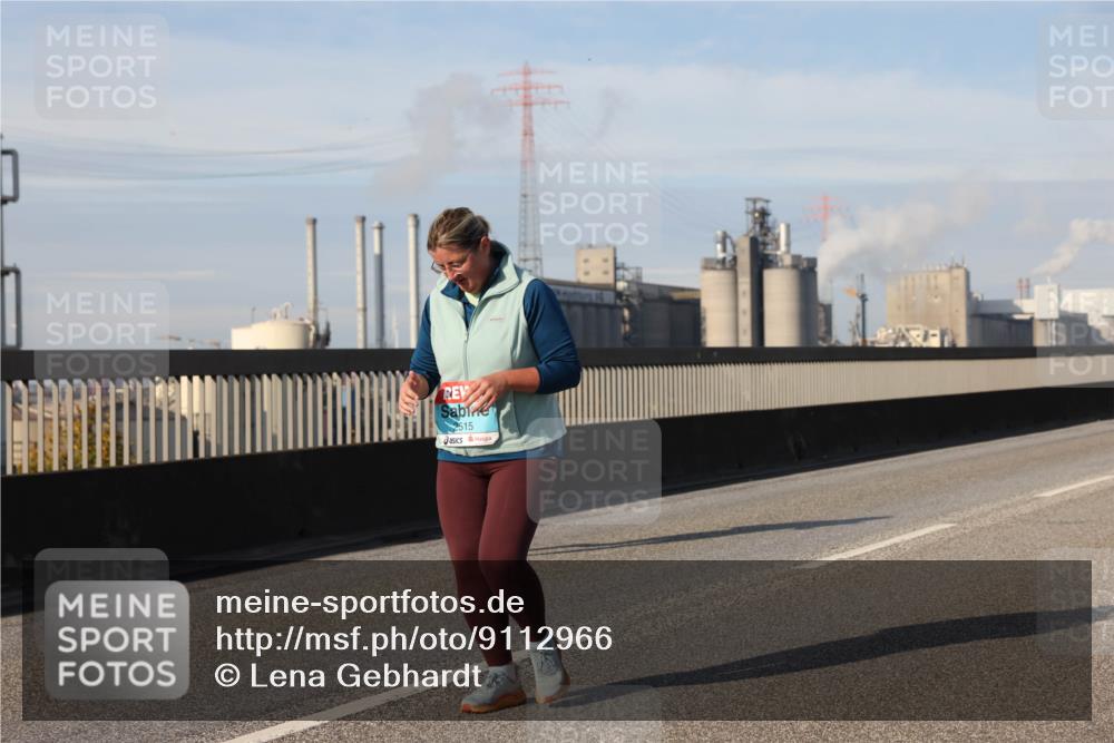03.10.2025 - Köhlbrandbrückenlauf Lena Gebhardt http://msf.ph/oto/9112966 03.10.2025 10:16:46 Position 2 2515 meine-sportfotos.de