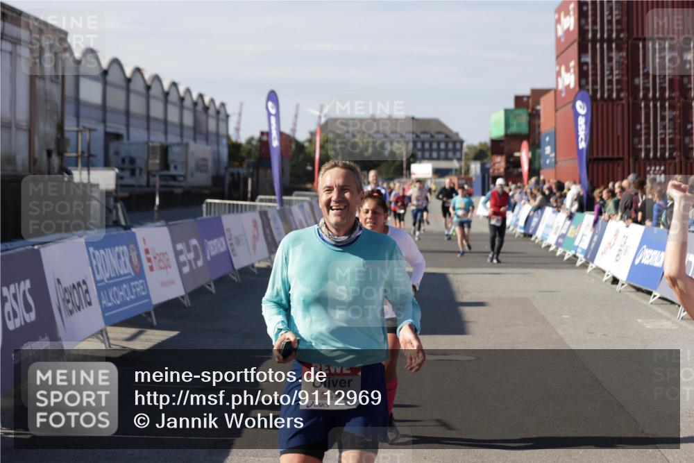 03.10.2025 - Köhlbrandbrückenlauf Jannik Wohlers http://msf.ph/oto/9112969 03.10.2025 13:31:34 Ziel 5065, 5171, 5222, 5425, 5511, 5518, 5519, 5598, 6072, 6597 meine-sportfotos.de