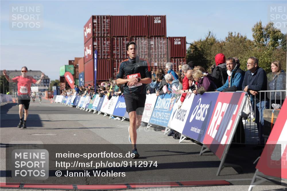 03.10.2025 - Köhlbrandbrückenlauf Jannik Wohlers http://msf.ph/oto/9112974 03.10.2025 13:01:07 Ziel 4039, 4069, 4140, 4177, 4407, 4425, 4512, 5779, 6614 meine-sportfotos.de