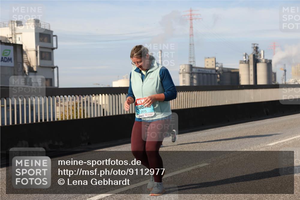 03.10.2025 - Köhlbrandbrückenlauf Lena Gebhardt http://msf.ph/oto/9112977 03.10.2025 10:16:46 Position 2 2515 meine-sportfotos.de