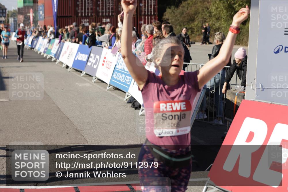 03.10.2025 - Köhlbrandbrückenlauf Jannik Wohlers http://msf.ph/oto/9112979 03.10.2025 13:31:34 Ziel 5065, 5171, 5222, 5425, 5511, 5518, 5519, 5598, 6072, 6597 meine-sportfotos.de