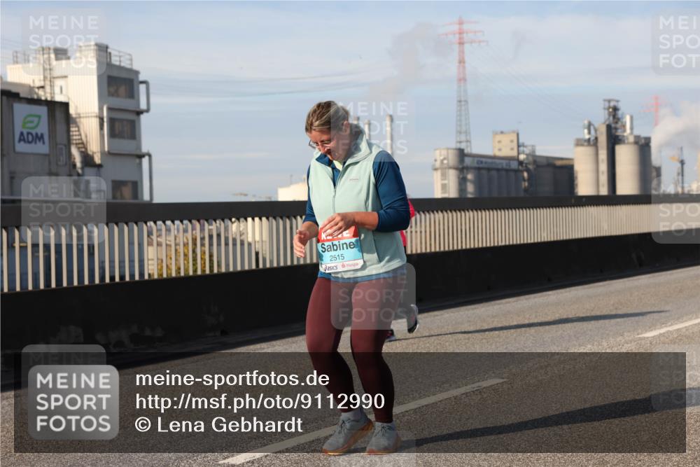 03.10.2025 - Köhlbrandbrückenlauf Lena Gebhardt http://msf.ph/oto/9112990 03.10.2025 10:16:46 Position 2 2515 meine-sportfotos.de