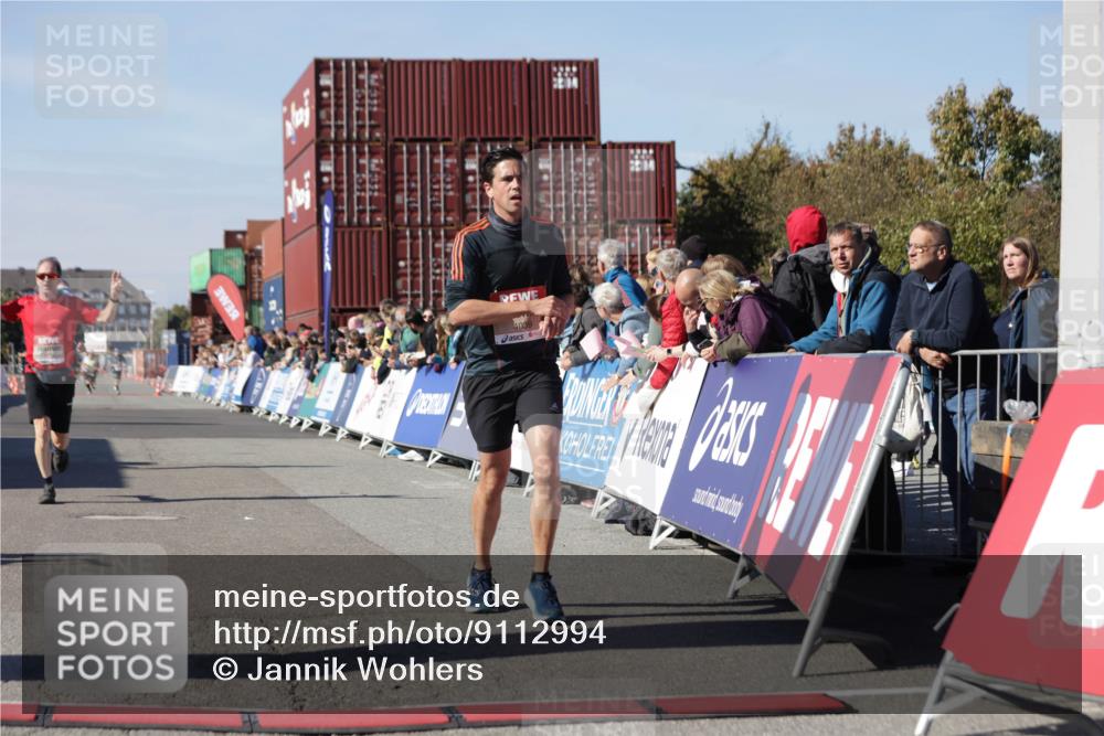 03.10.2025 - Köhlbrandbrückenlauf Jannik Wohlers http://msf.ph/oto/9112994 03.10.2025 13:01:07 Ziel 4039, 4069, 4140, 4177, 4407, 4425, 4512, 5779, 6614 meine-sportfotos.de