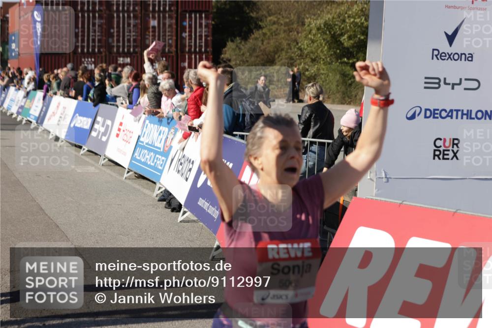 03.10.2025 - Köhlbrandbrückenlauf Jannik Wohlers http://msf.ph/oto/9112997 03.10.2025 13:31:34 Ziel 5065, 5171, 5222, 5425, 5511, 5518, 5519, 5598, 6072, 6597 meine-sportfotos.de