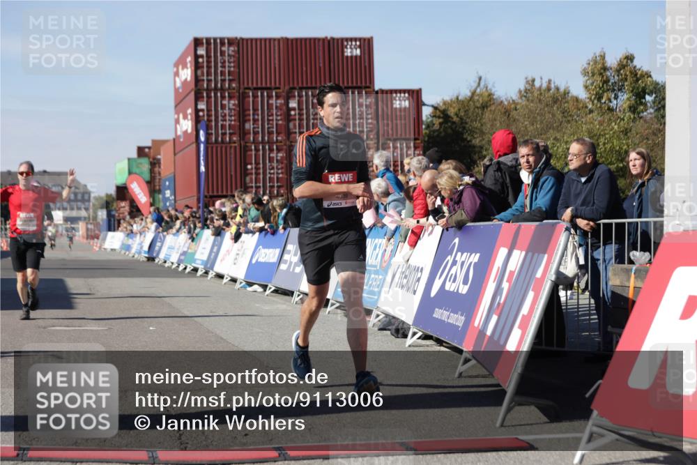 03.10.2025 - Köhlbrandbrückenlauf Jannik Wohlers http://msf.ph/oto/9113006 03.10.2025 13:01:07 Ziel 4039, 4069, 4140, 4177, 4407, 4425, 4512, 5779, 6614 meine-sportfotos.de