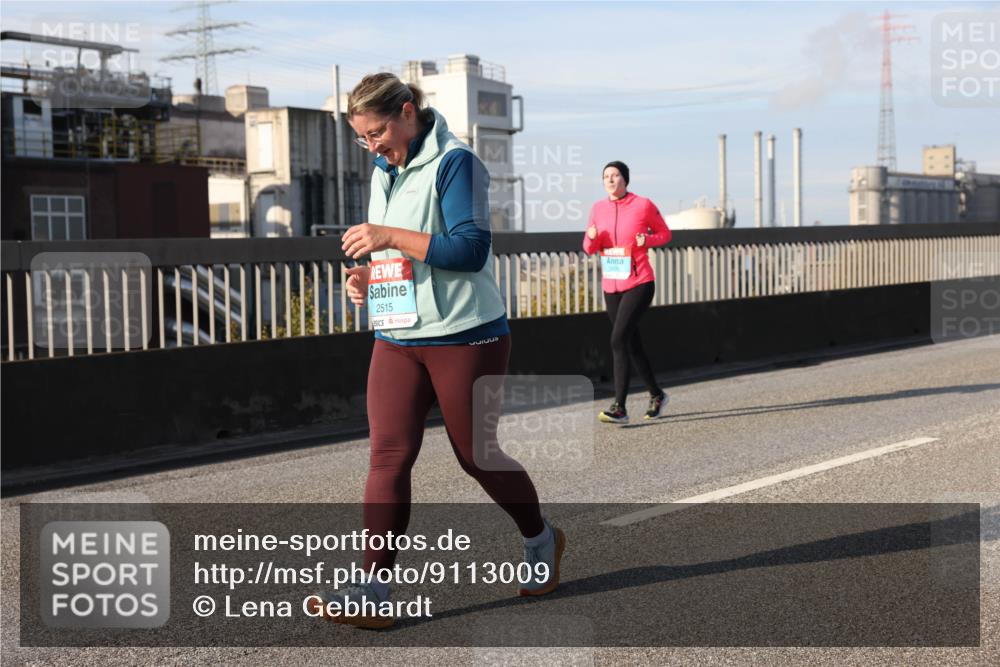 03.10.2025 - Köhlbrandbrückenlauf Lena Gebhardt http://msf.ph/oto/9113009 03.10.2025 10:16:47 Position 2 2515, 671333 meine-sportfotos.de