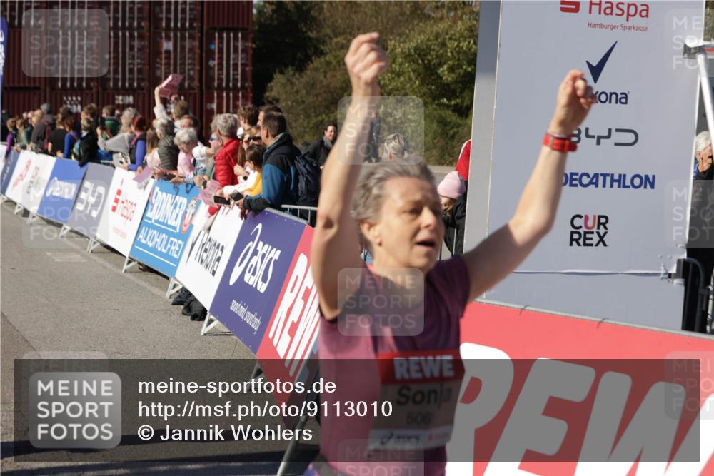 03.10.2025 - Köhlbrandbrückenlauf Jannik Wohlers http://msf.ph/oto/9113010 03.10.2025 13:31:34 Ziel 5065, 5171, 5222, 5425, 5511, 5518, 5519, 5598, 6072, 6597 meine-sportfotos.de