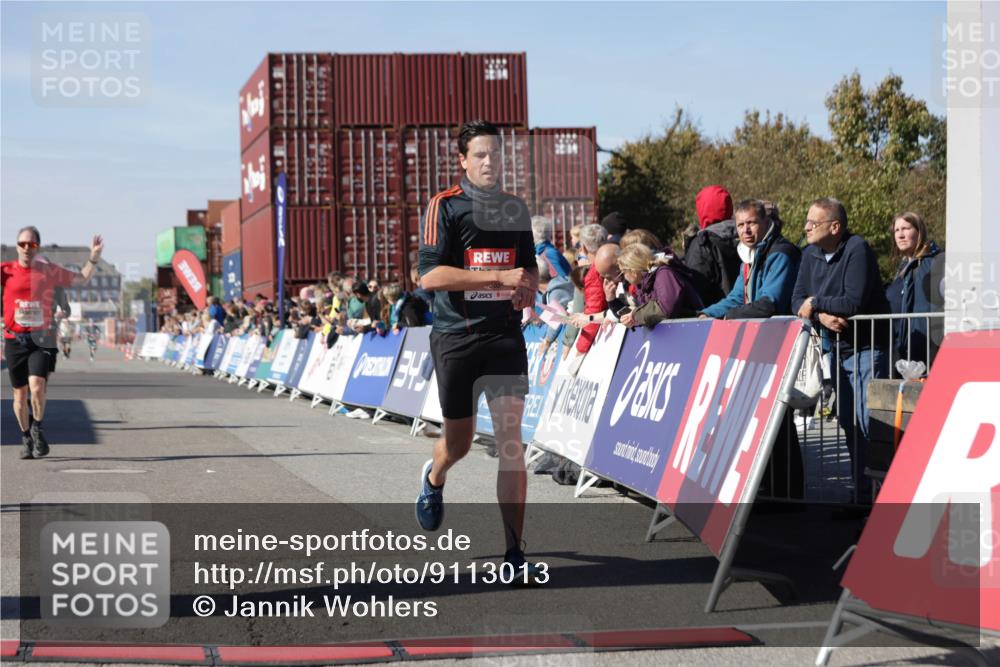 03.10.2025 - Köhlbrandbrückenlauf Jannik Wohlers http://msf.ph/oto/9113013 03.10.2025 13:01:08 Ziel 4039, 4069, 4140, 4407, 4425, 4512, 5779, 6614 meine-sportfotos.de