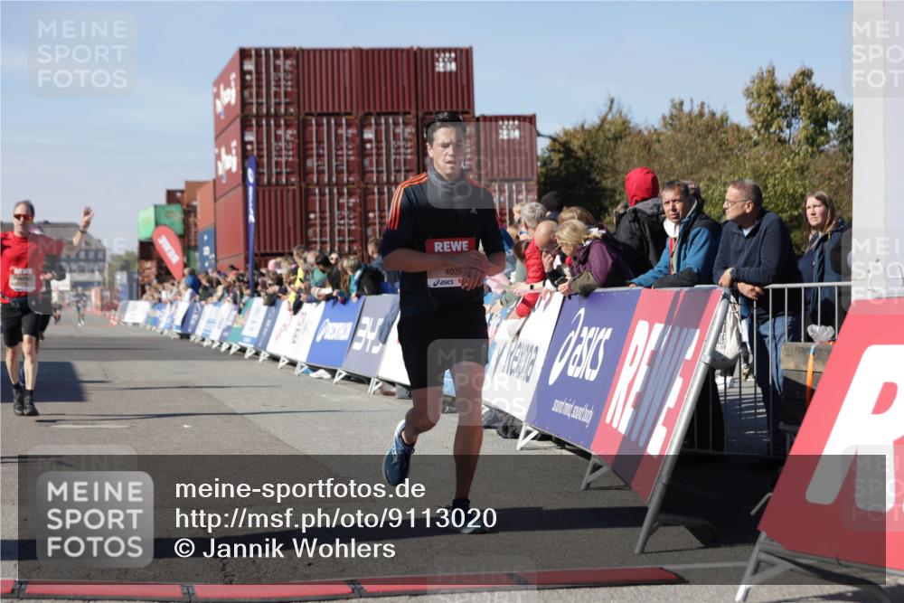 03.10.2025 - Köhlbrandbrückenlauf Jannik Wohlers http://msf.ph/oto/9113020 03.10.2025 13:01:08 Ziel 4039, 4069, 4140, 4407, 4425, 4512, 5779, 6614 meine-sportfotos.de