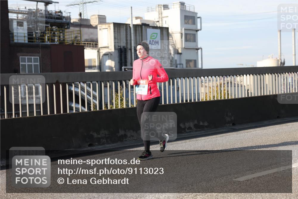 03.10.2025 - Köhlbrandbrückenlauf Lena Gebhardt http://msf.ph/oto/9113023 03.10.2025 10:16:48 Position 2 2429 meine-sportfotos.de