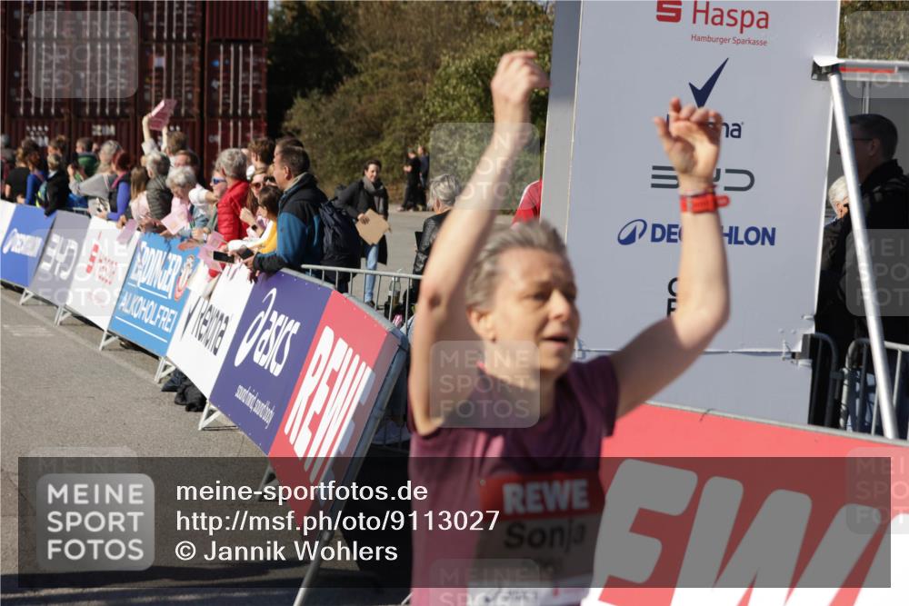 03.10.2025 - Köhlbrandbrückenlauf Jannik Wohlers http://msf.ph/oto/9113027 03.10.2025 13:31:35 Ziel 5057, 5065, 5171, 5222, 5425, 5511, 5518, 5519, 5598, 6072, 6597 meine-sportfotos.de