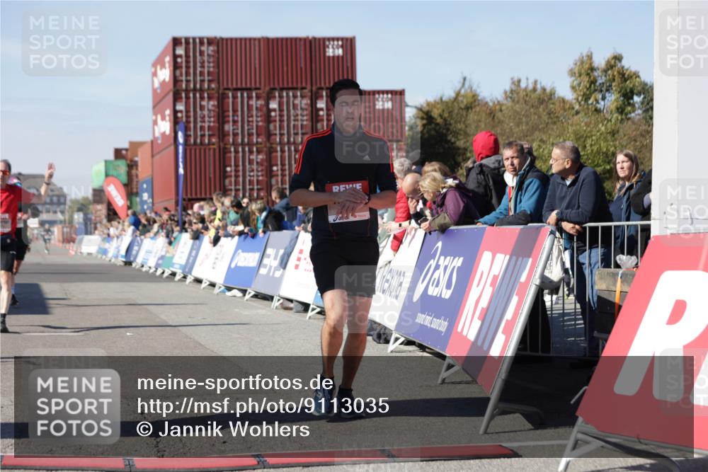 03.10.2025 - Köhlbrandbrückenlauf Jannik Wohlers http://msf.ph/oto/9113035 03.10.2025 13:01:08 Ziel 4039, 4069, 4140, 4407, 4425, 4512, 5779, 6614 meine-sportfotos.de