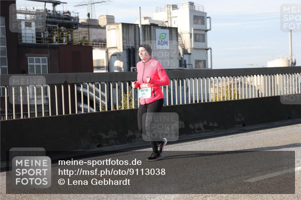 03.10.2025 - Köhlbrandbrückenlauf Lena Gebhardt http://msf.ph/oto/9113038 03.10.2025 10:16:48 Position 2 2429 meine-sportfotos.de