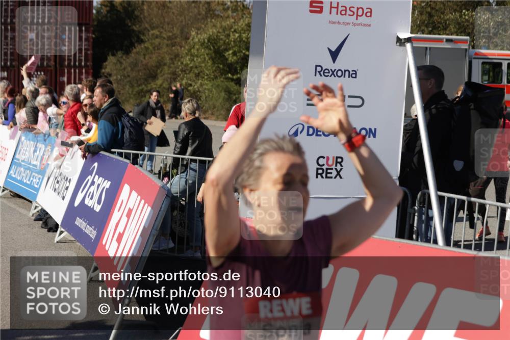 03.10.2025 - Köhlbrandbrückenlauf Jannik Wohlers http://msf.ph/oto/9113040 03.10.2025 13:31:35 Ziel 5057, 5065, 5171, 5222, 5425, 5511, 5518, 5519, 5598, 6072, 6597 meine-sportfotos.de