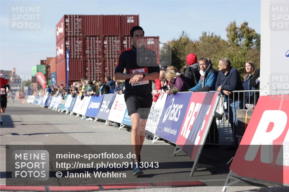 03.10.2025 - Köhlbrandbrückenlauf Jannik Wohlers http://msf.ph/oto/9113043 03.10.2025 13:01:08 Ziel 4039, 4069, 4140, 4407, 4425, 4512, 5779, 6614 meine-sportfotos.de