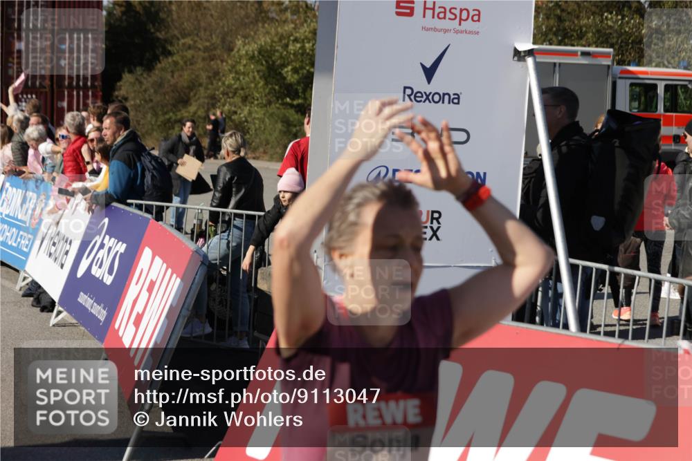 03.10.2025 - Köhlbrandbrückenlauf Jannik Wohlers http://msf.ph/oto/9113047 03.10.2025 13:31:35 Ziel 5057, 5065, 5171, 5222, 5425, 5511, 5518, 5519, 5598, 6072, 6597 meine-sportfotos.de