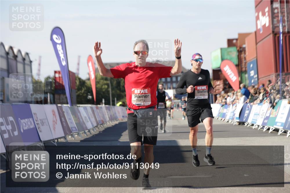 03.10.2025 - Köhlbrandbrückenlauf Jannik Wohlers http://msf.ph/oto/9113049 03.10.2025 13:01:09 Ziel 4039, 4140, 4407, 4425, 4512, 5779, 6614 meine-sportfotos.de