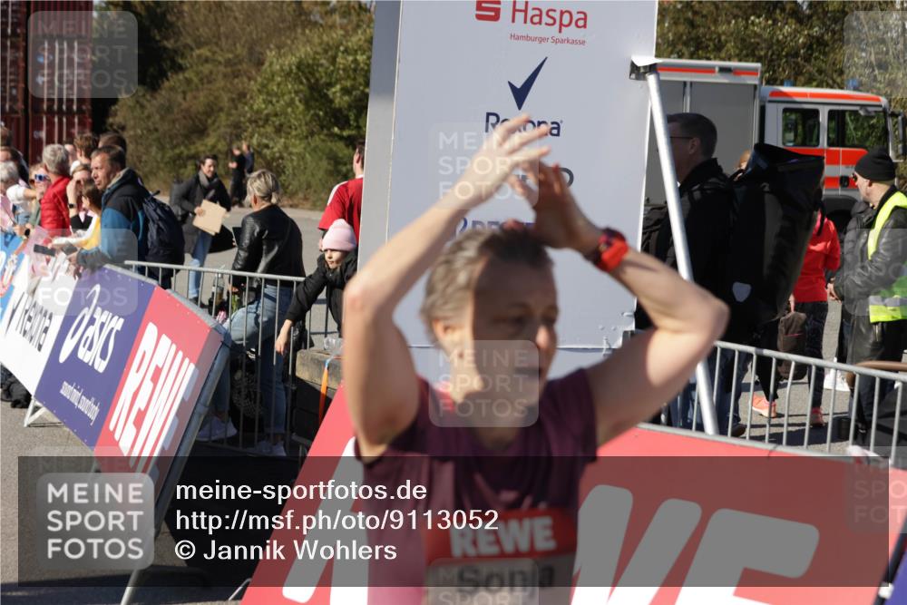 03.10.2025 - Köhlbrandbrückenlauf Jannik Wohlers http://msf.ph/oto/9113052 03.10.2025 13:31:35 Ziel 5057, 5065, 5171, 5222, 5425, 5511, 5518, 5519, 5598, 6072, 6597 meine-sportfotos.de