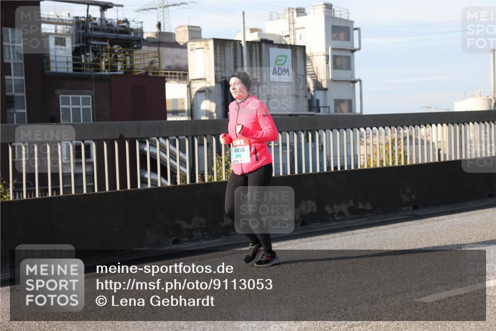 03.10.2025 - Köhlbrandbrückenlauf Lena Gebhardt http://msf.ph/oto/9113053 03.10.2025 10:16:48 Position 2 2429 meine-sportfotos.de