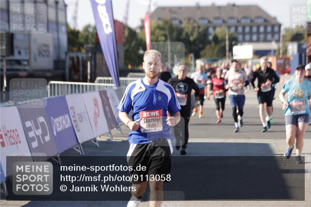03.10.2025 - Köhlbrandbrückenlauf Jannik Wohlers http://msf.ph/oto/9113058 03.10.2025 13:31:39 Ziel 5057, 5065, 5171, 5222, 5425, 6072, 6103, 6297 meine-sportfotos.de