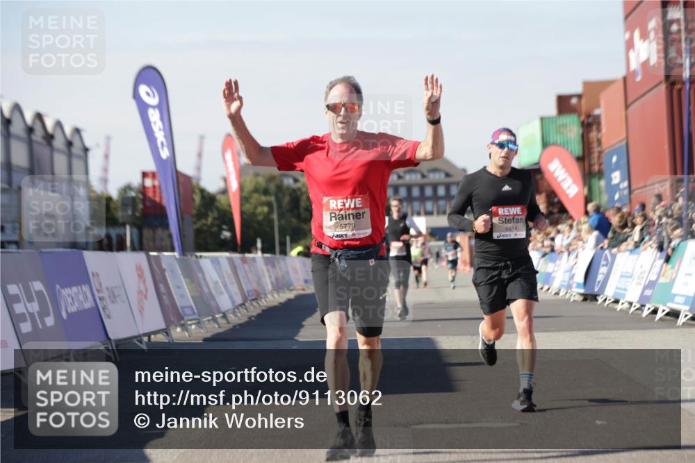 03.10.2025 - Köhlbrandbrückenlauf Jannik Wohlers http://msf.ph/oto/9113062 03.10.2025 13:01:09 Ziel 4039, 4140, 4407, 4425, 4512, 5779, 6614 meine-sportfotos.de