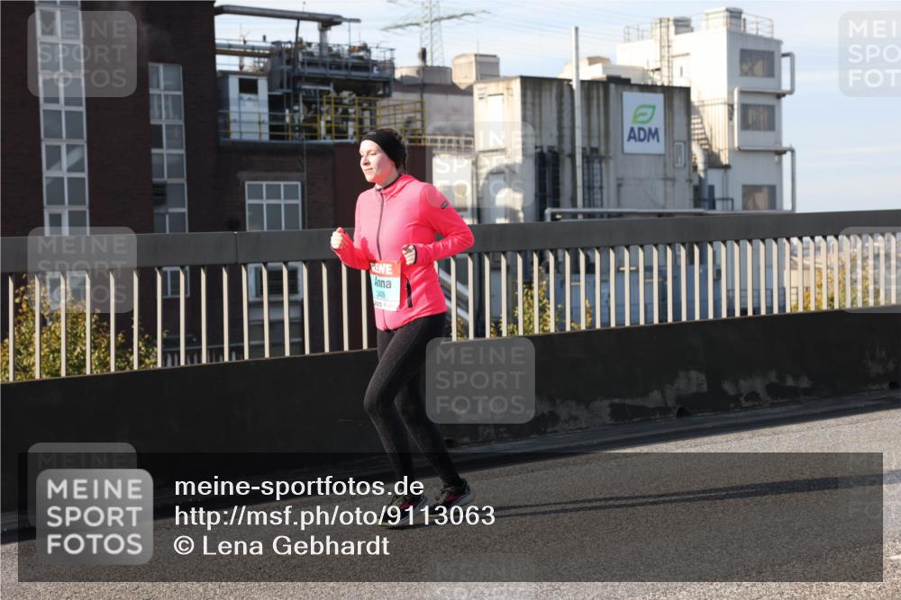 03.10.2025 - Köhlbrandbrückenlauf Lena Gebhardt http://msf.ph/oto/9113063 03.10.2025 10:16:48 Position 2 2429 meine-sportfotos.de