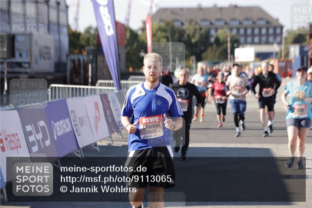 03.10.2025 - Köhlbrandbrückenlauf Jannik Wohlers http://msf.ph/oto/9113065 03.10.2025 13:31:39 Ziel 5057, 5065, 5171, 5222, 5425, 6072, 6103, 6297 meine-sportfotos.de