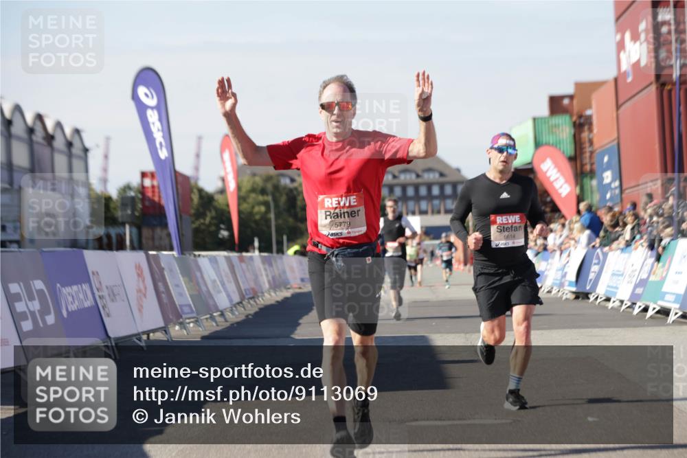 03.10.2025 - Köhlbrandbrückenlauf Jannik Wohlers http://msf.ph/oto/9113069 03.10.2025 13:01:09 Ziel 4039, 4140, 4407, 4425, 4512, 5779, 6614 meine-sportfotos.de